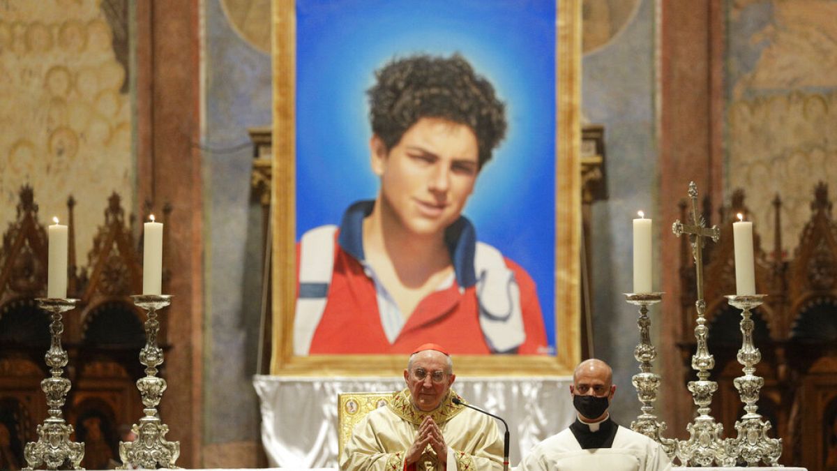 Papa Francis, 15 yaşında ölen İtalyan nüfuz sahibi Carlo Acutis'in "kutsallaştırılmasının" önünü açtı
