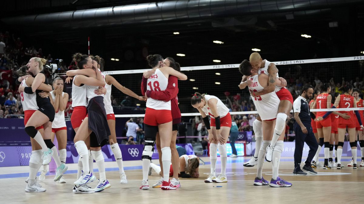 Paris 2024: Net'in Sultanları Çin'i yenerek yarı finale yükseldi