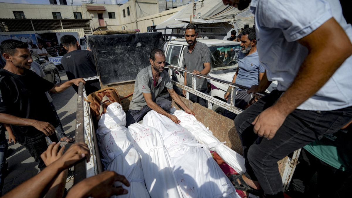 İsrail'in Gazze Şeridi'nin güneyine düzenlediği saldırıda en az 71 kişi hayatını kaybetti