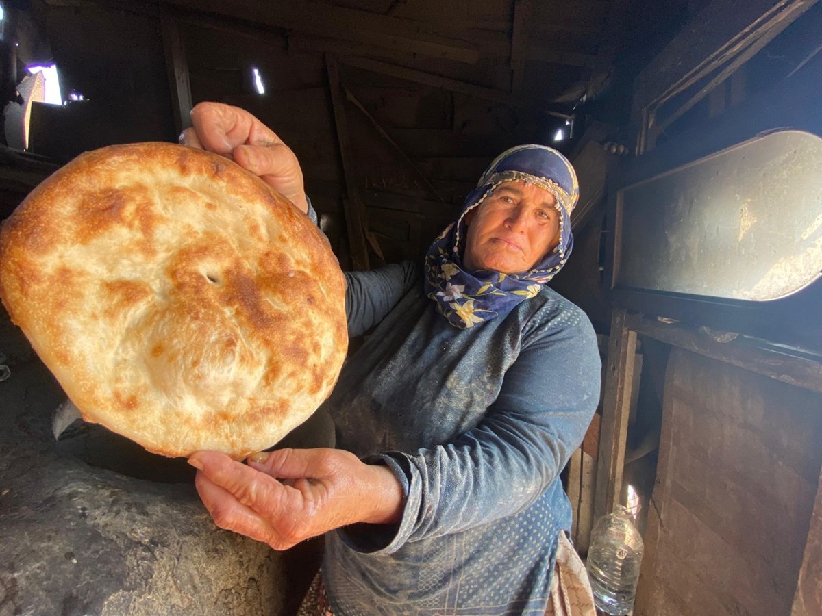 Mardinli kadınların tandır mesaisi: Tanesi 20 liradan satılıyor