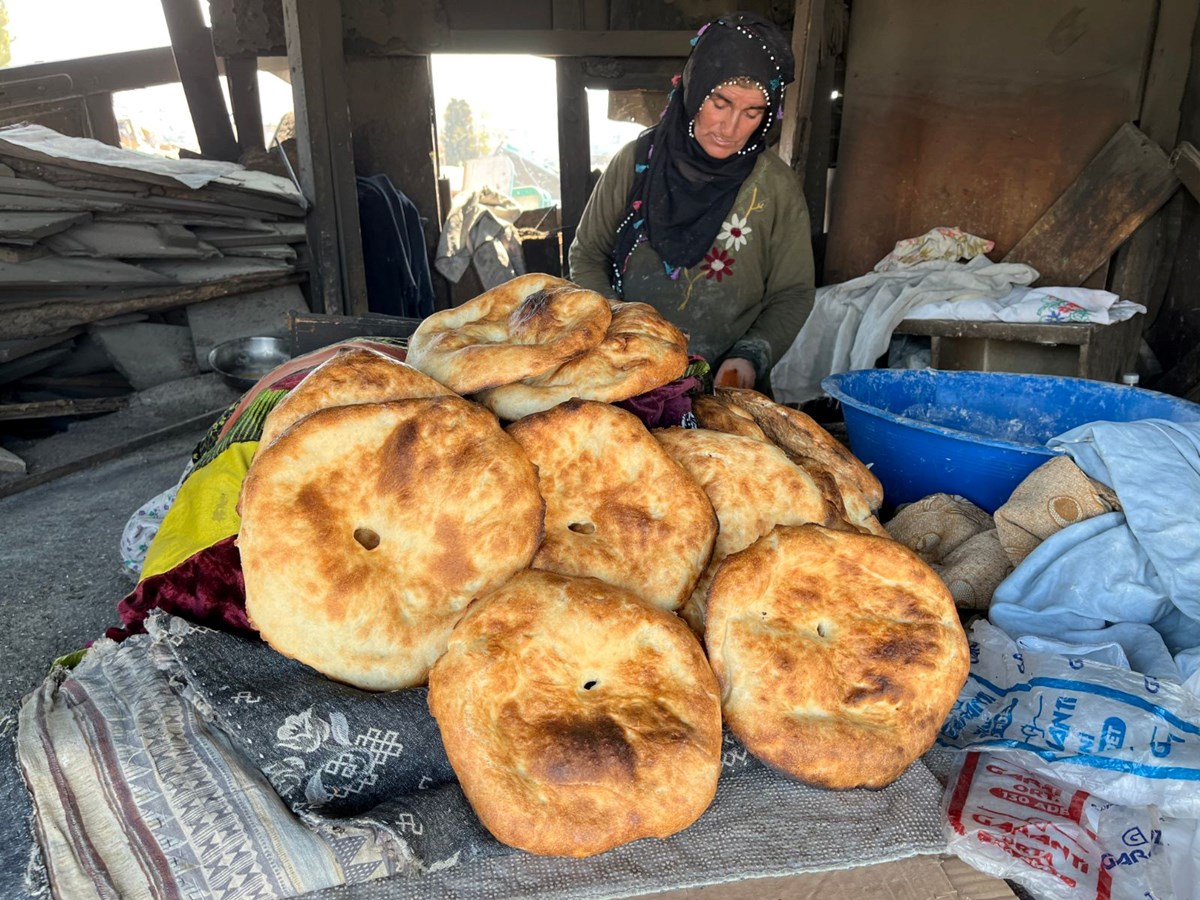 Mardinli kadınların tandır mesaisi: Tanesi 20 liradan satılıyor - görsel 3