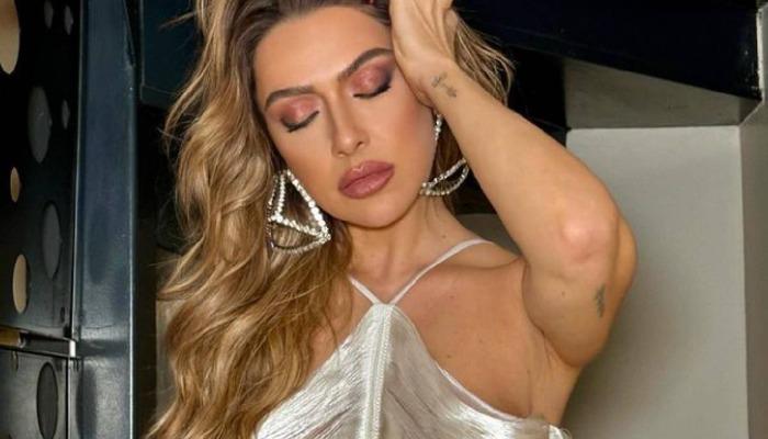 Hadise Bakü'de konser verdi... Cesur elbisesiyle hip dansı yaptı!  Sosyal medya yok ediliyor
