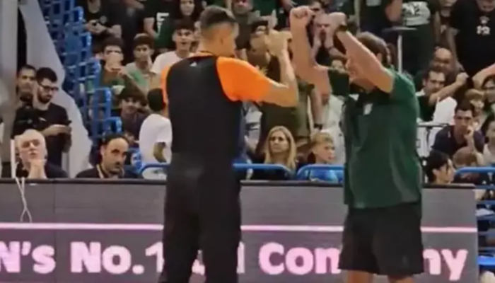 Panathinaikoslu Ergin Ataman çıldırdı! Sahaya girdi... Skandal pankartı görünce "Beni oyundan atın" dedi... Basketbol