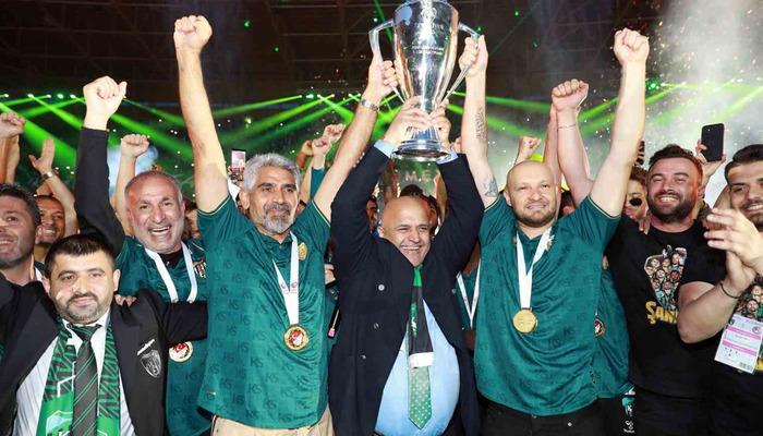 Kocaelispor, 38 maçın 21’ini kazanarak şampiyon oldu -