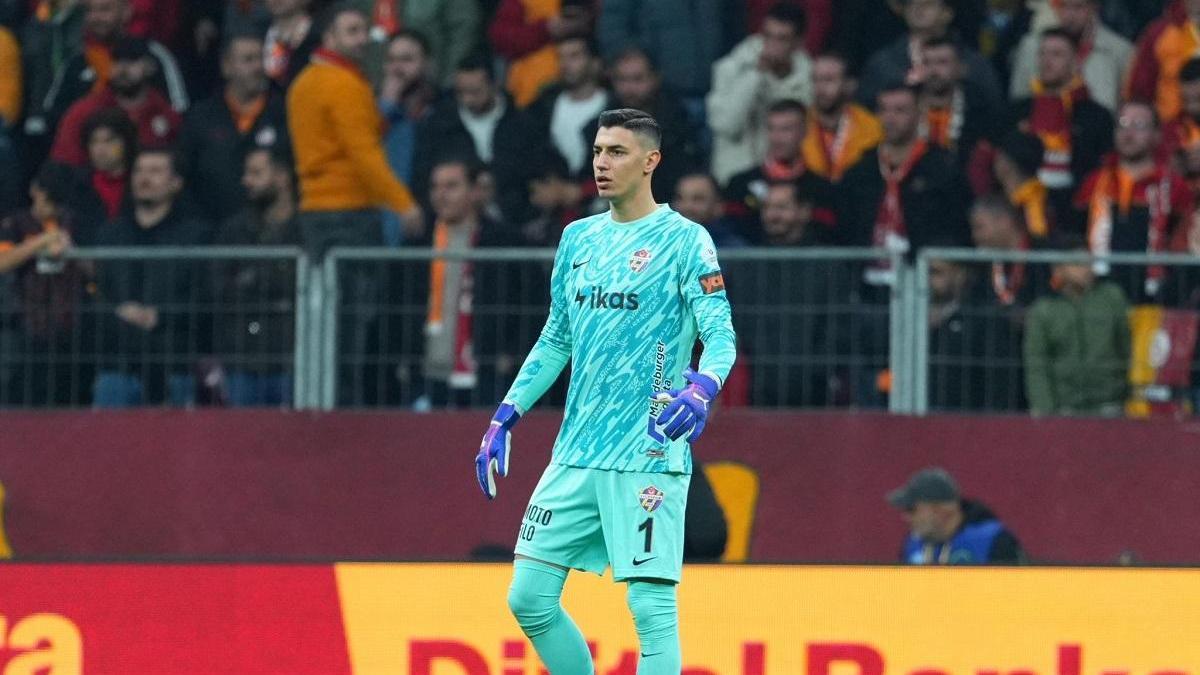 Berke Özer Galatasaray'a gitmedi