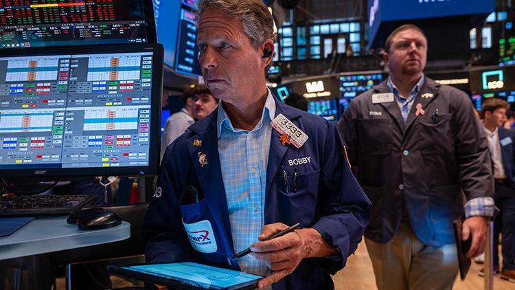 New York borsası Fed'in öncesi yatay seyirle açıldı
