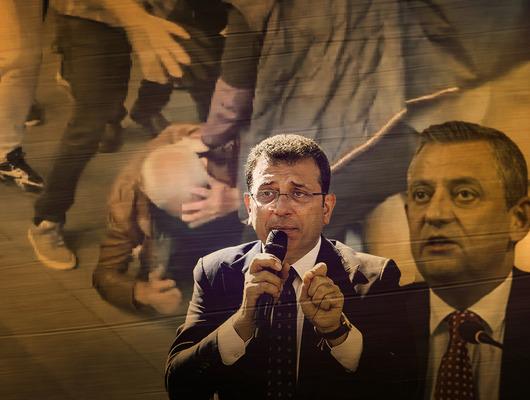 Erdek’te park halindeki otomobilde yangın paniği