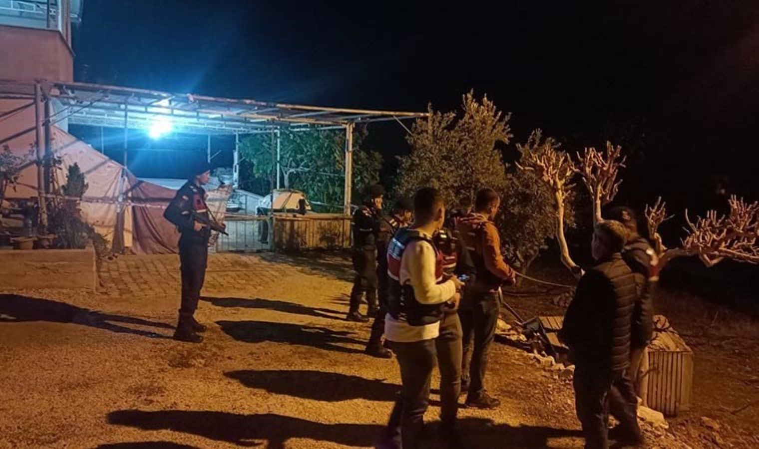 Mersin'de erkek şiddeti: Eşini ve eniştesini av tüfeğiyle öldürdü - Son Dakika Türkiye Haberleri