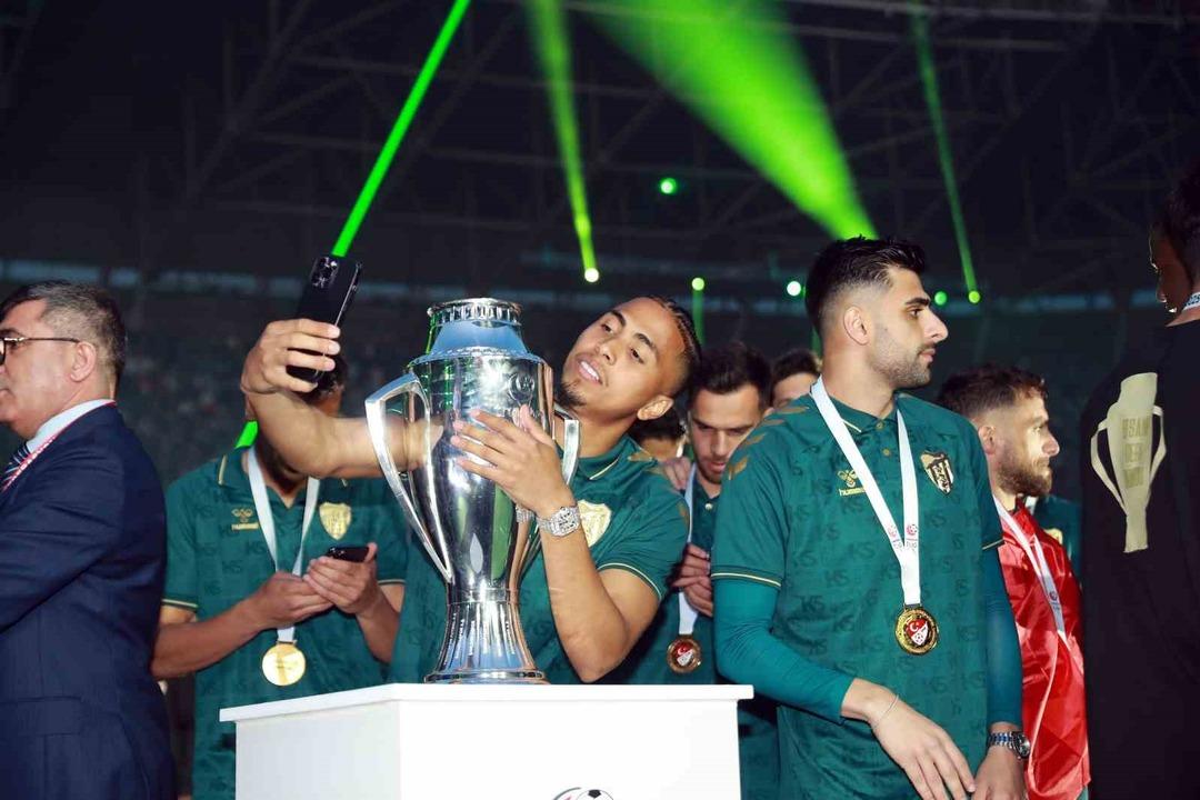 E3FD512A-6065-4F97-A10F-BC7D8E209112