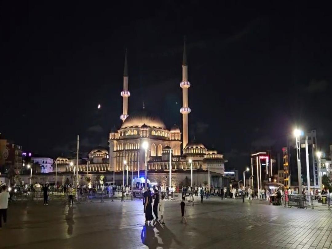 Camiler 2'deki orman yangınlarından korunmak için dua etti 2